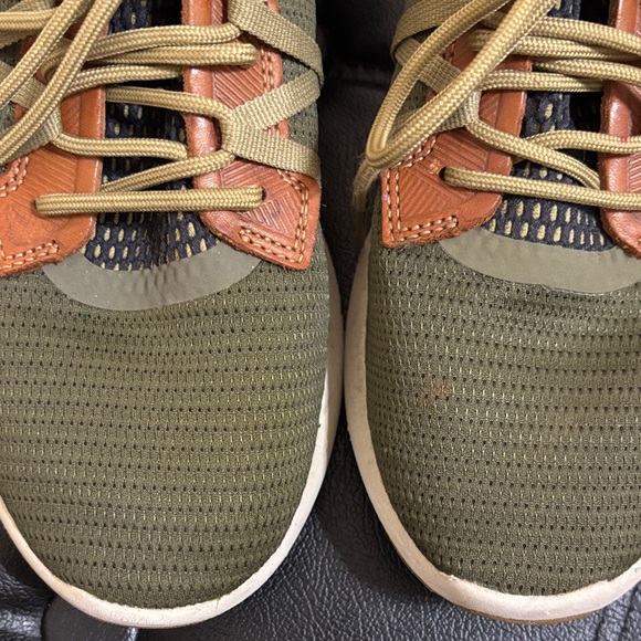Olukai Men's Mio li hunter/lava Sneakers - Picture 4 of 5